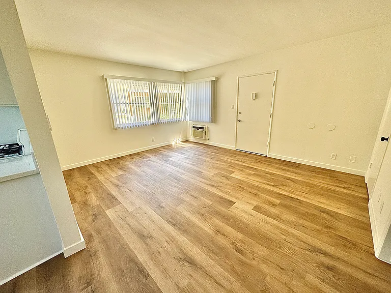 6743 Haskell Ave #3 — Photo 2