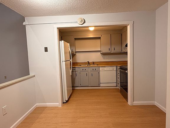2nd image of 545 Smithfield Rd APT A6