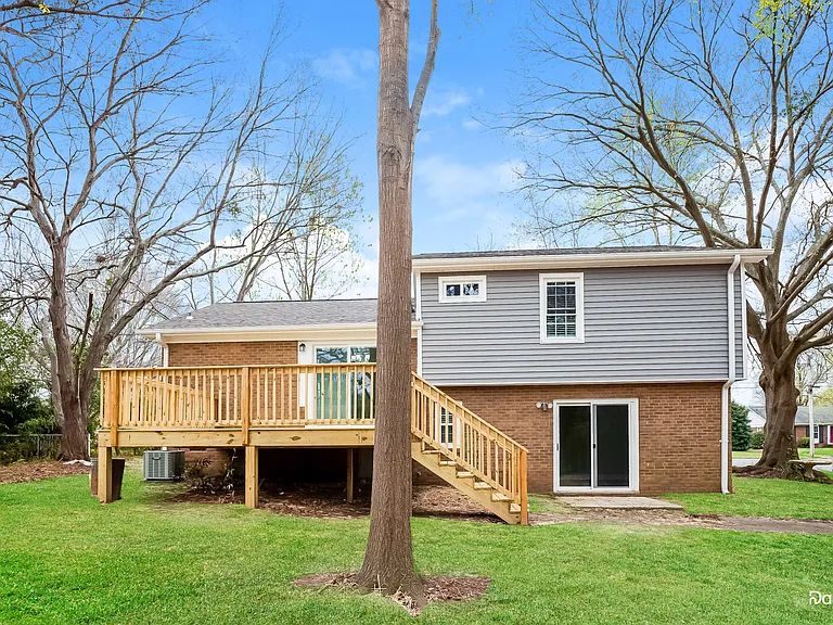 1700 Dixon Rd — Photo 15