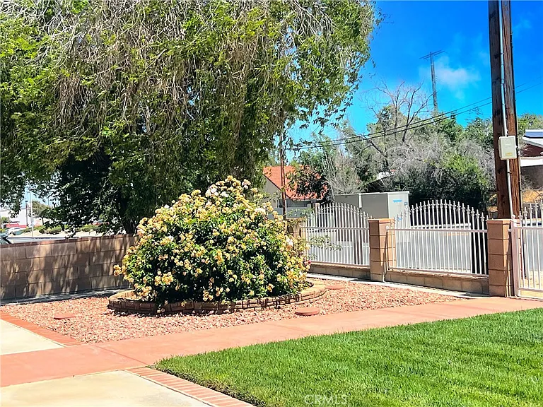 1143 Elizabeth Lake Rd — Photo 4