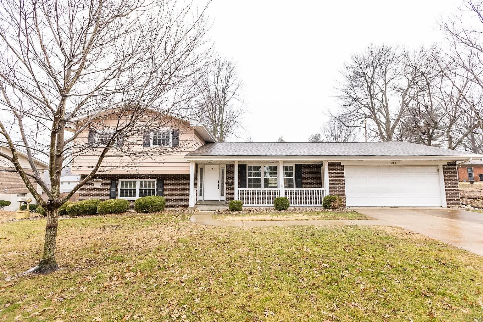 808 Brentmoor Dr photo 1