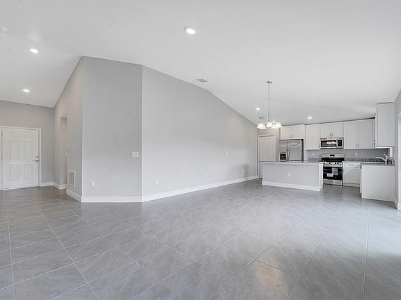 4th image of 43 Peterlee Ct