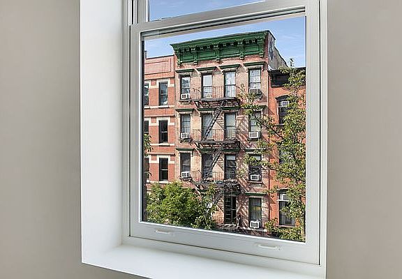 4th image of 34 Carmine St #4D