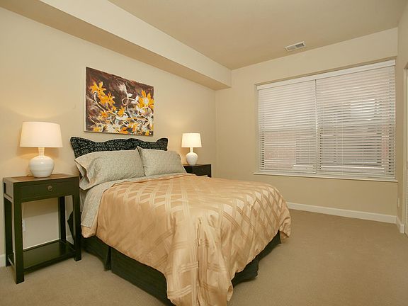 4th image of 5621-5631 Pershing Ave #23
