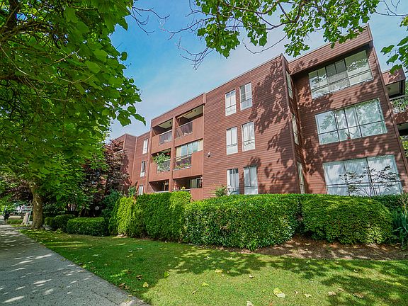 2nd image of 2920 Ash St #106