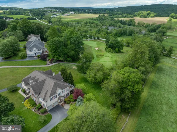 318 Ironstone Ln, Elverson, PA 19520