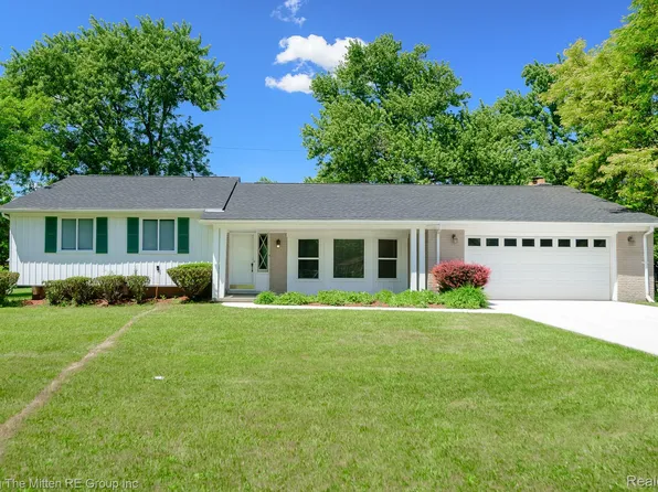 23735 W Newell Cir, Farmington Hills, MI 48336