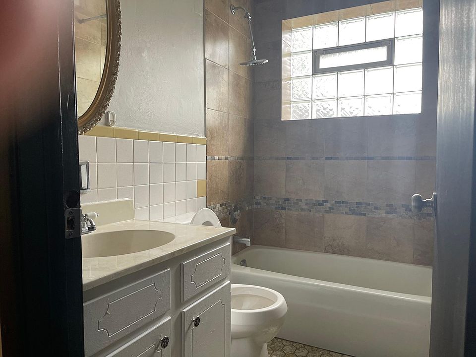 2nd image of 4035 W 119th St #1E