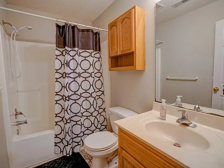 569 Crabapple Ln — Photo 16