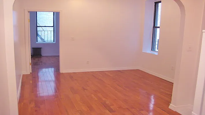 Rented by Park Property Advisors | media 9