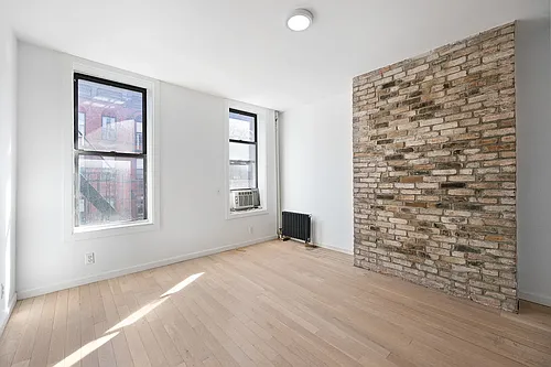116 Bedford Ave #3L Photo 1