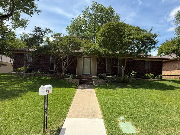 7135 Cosgrove Dr, Dallas, TX 75231