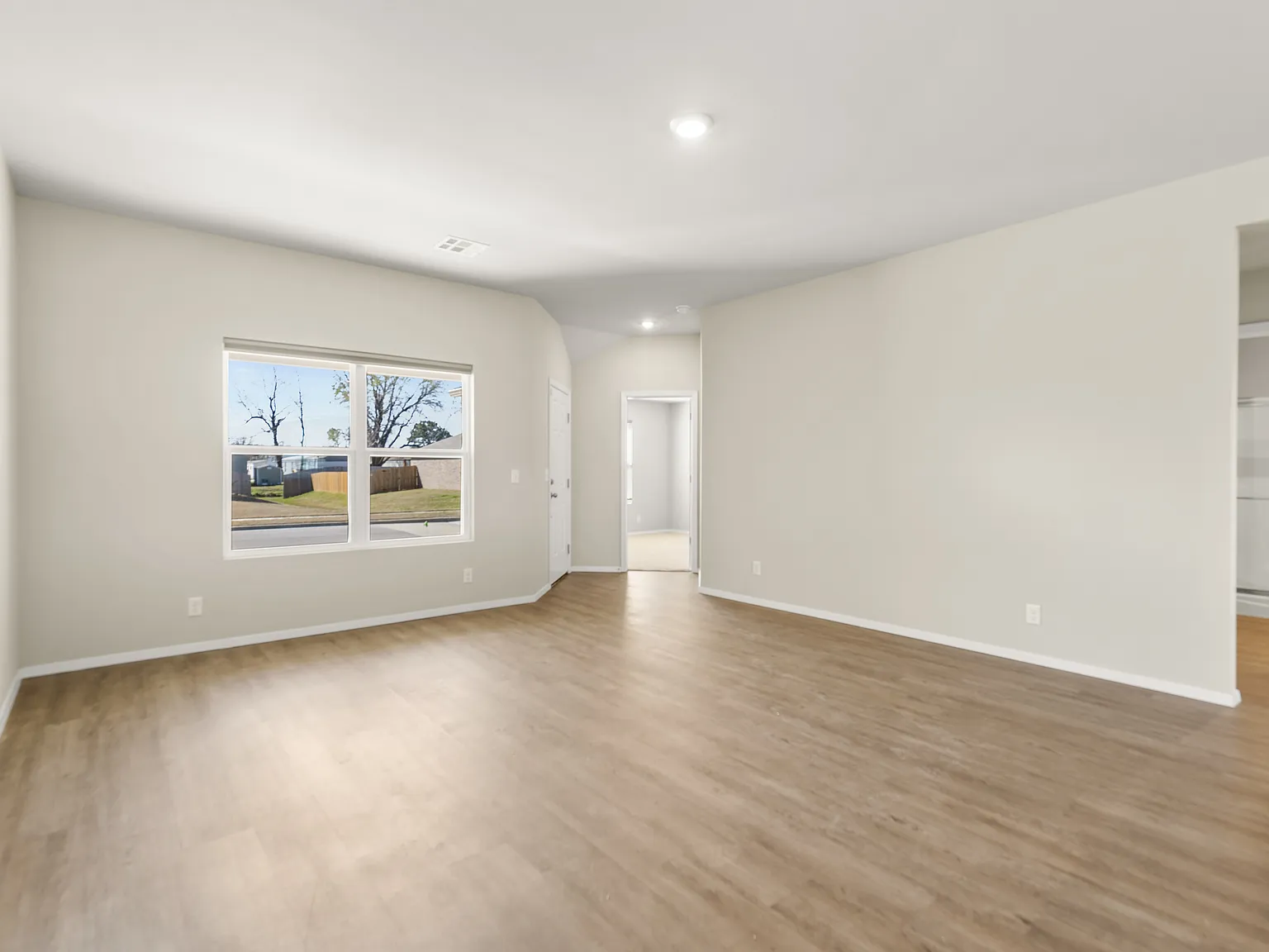 4 bed, 1600 sqft, $1,995 — Photo 4
