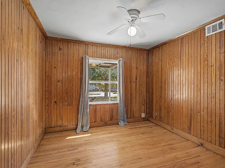 422 N Pecan St — Photo 12