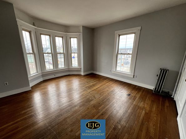 332 Hanover St APT 4