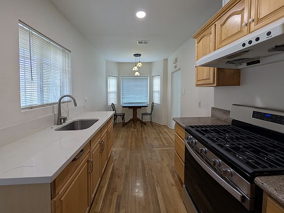 4th image of 409 N Monterey St #1