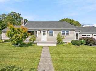 561 Boyds Ln, Portsmouth, RI 02871