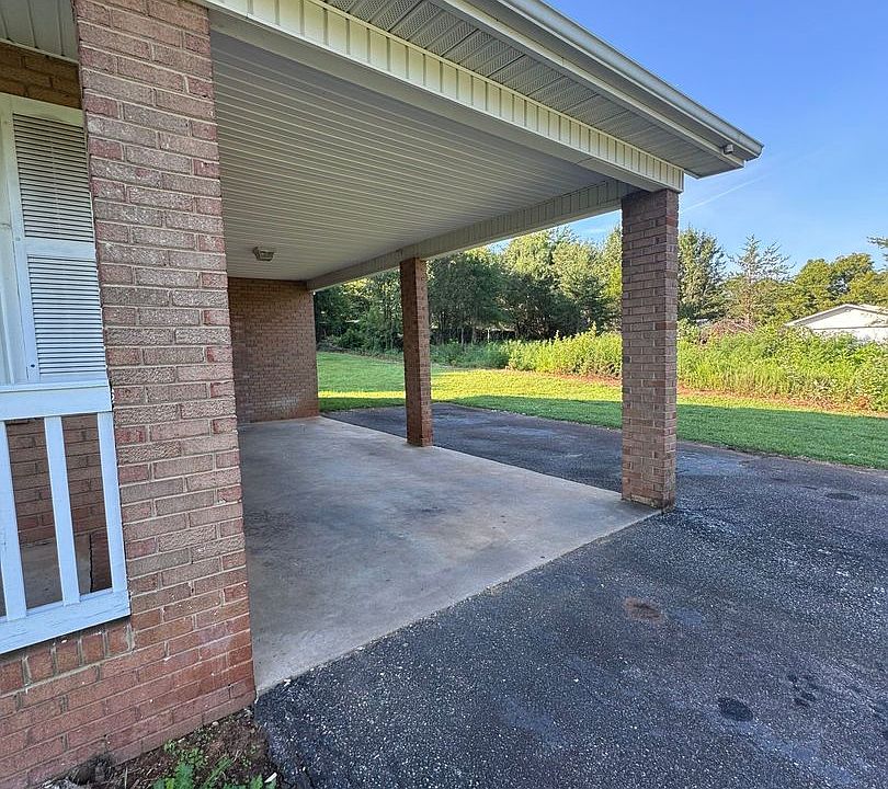 1st image of 2265 Claremont Rd
