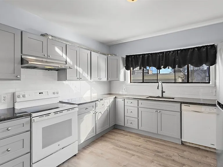 403 Ferry St #2 — Photo 10