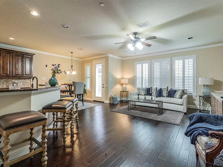 1038 Audrey Way — Photo 4