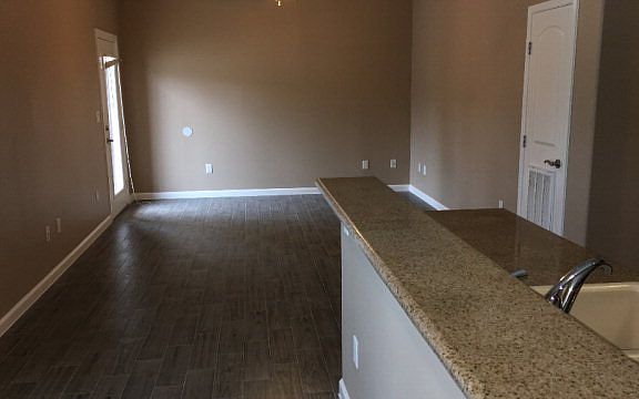 5th image of 113 E Pike St #4