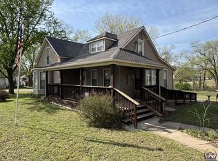421 Union St, Cottonwood Falls, KS 66845