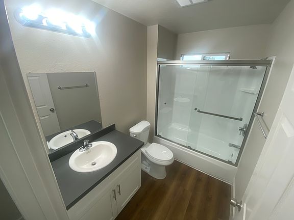 5th image of 637 Shepherd Ave APT C