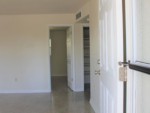 4th image of 651 Palm Dr APT E2
