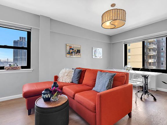 5th image of 10 E End Ave APT 18D