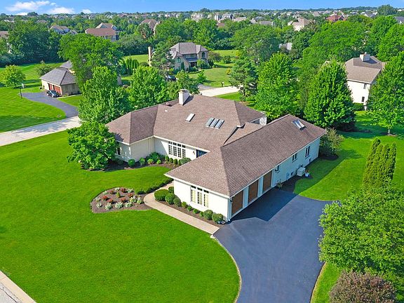 3rd image of 185 Peregrine Ln