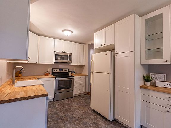 3rd image of 1722 Crescent Dr