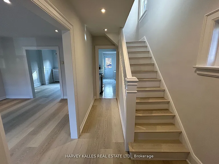 207 Old Orchard Grv — Photo 2