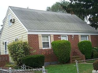 748 Windsor Rd, Uniondale, NY 11553