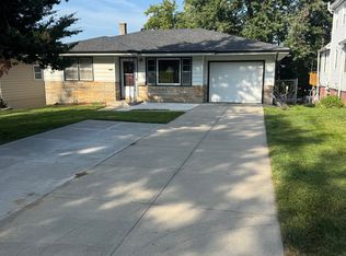 2116 S 43rd St, Omaha, NE 68105