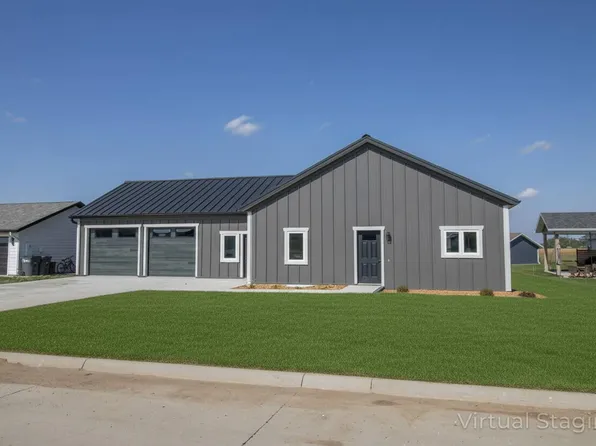 2629 Warren Cir, Rock Valley, IA 51247