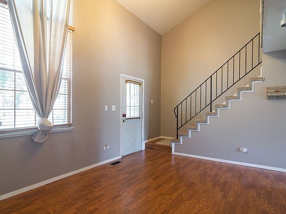 4th image of 1458 N Tanglewood Ave