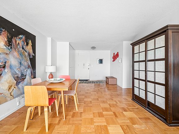 4th image of 20 W 64th St APT 39S