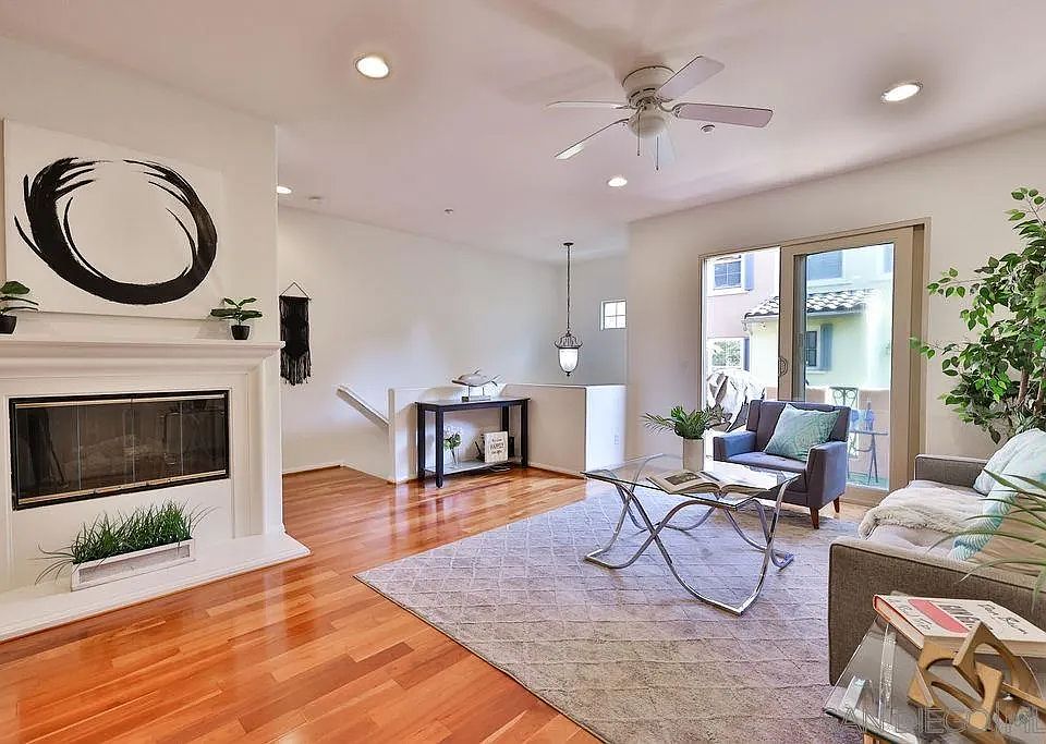 1st image of 2624 Escala Cir