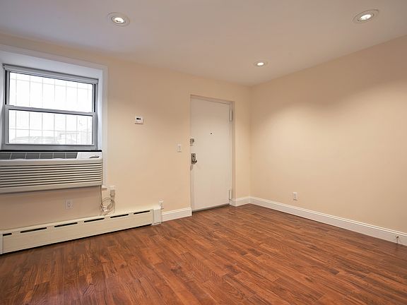 3rd image of 315 E 14th St APT 1A