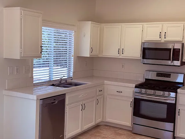 4 bed, 1776 sqft, $4,200 — Photo 3