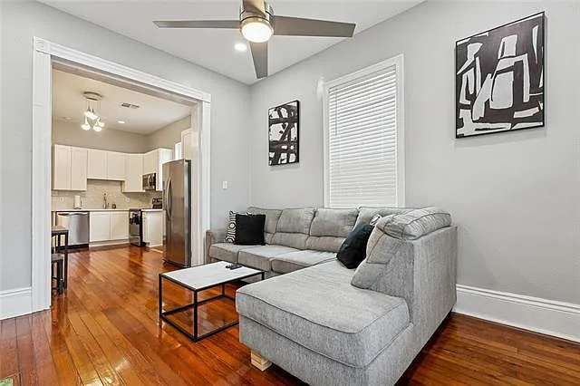 2418 Valence St — Photo 3
