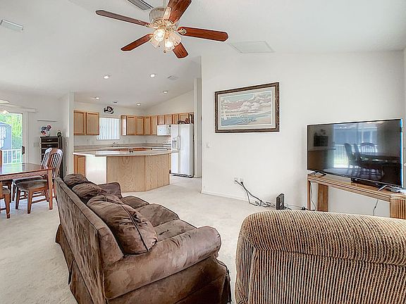 3rd image of 2584 Thornberry Ave