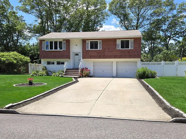 242 Wyandanch Road, Sayville, NY 11782