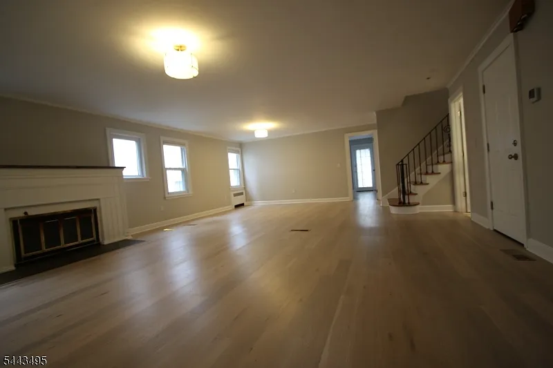 4 bed, 3.0 bath, $6,990 — Photo 2