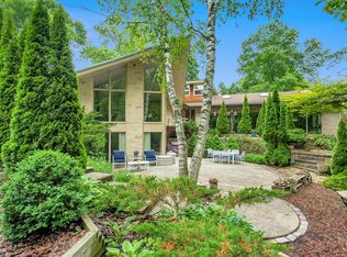 1011 E Donges Rd, Bayside, WI 53217