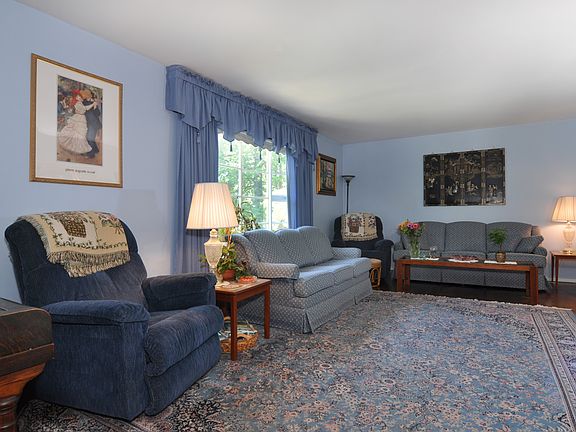 4th image of 979 Palmer Ave