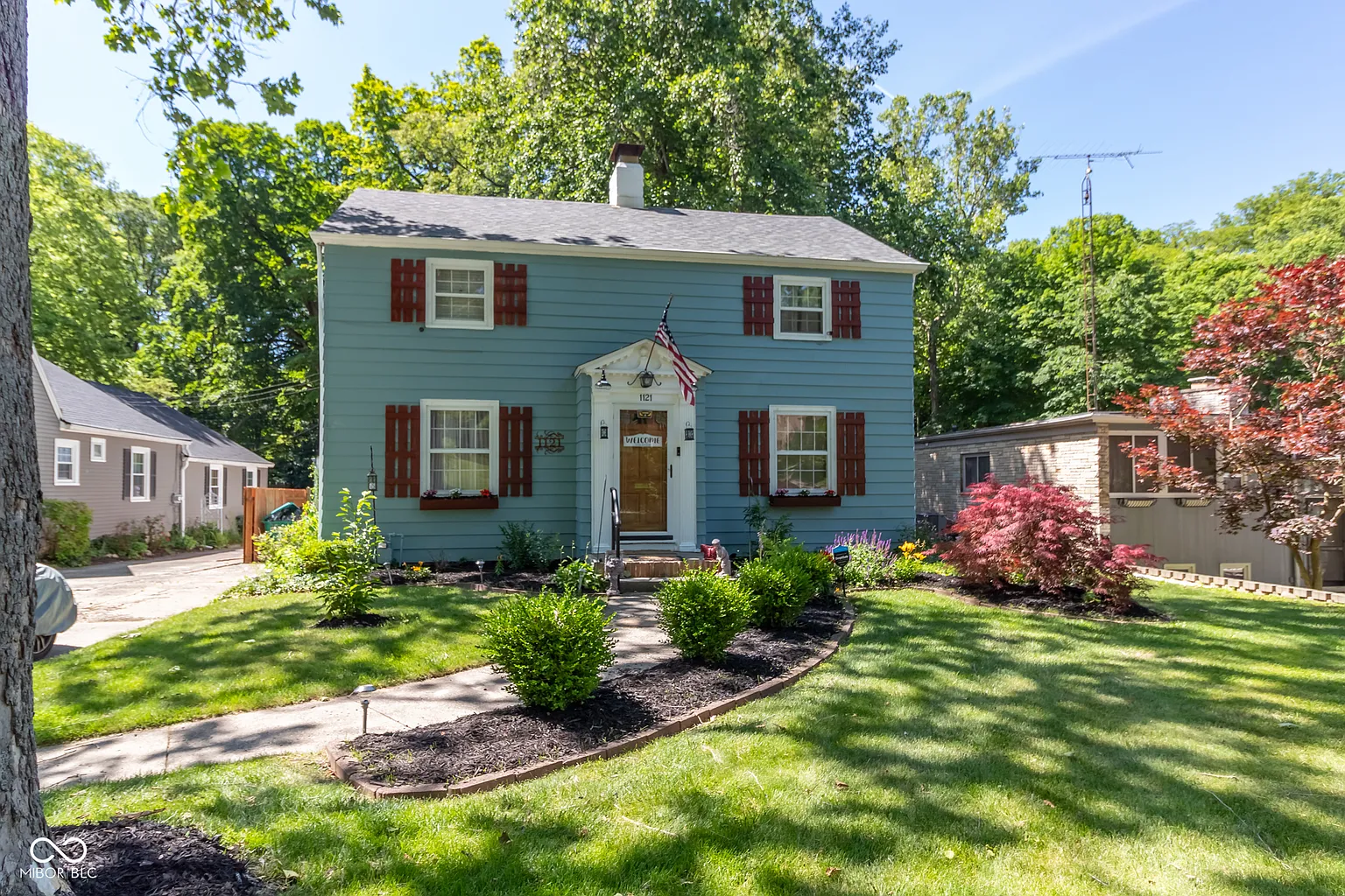 1121 Woodlawn Dr photo 1