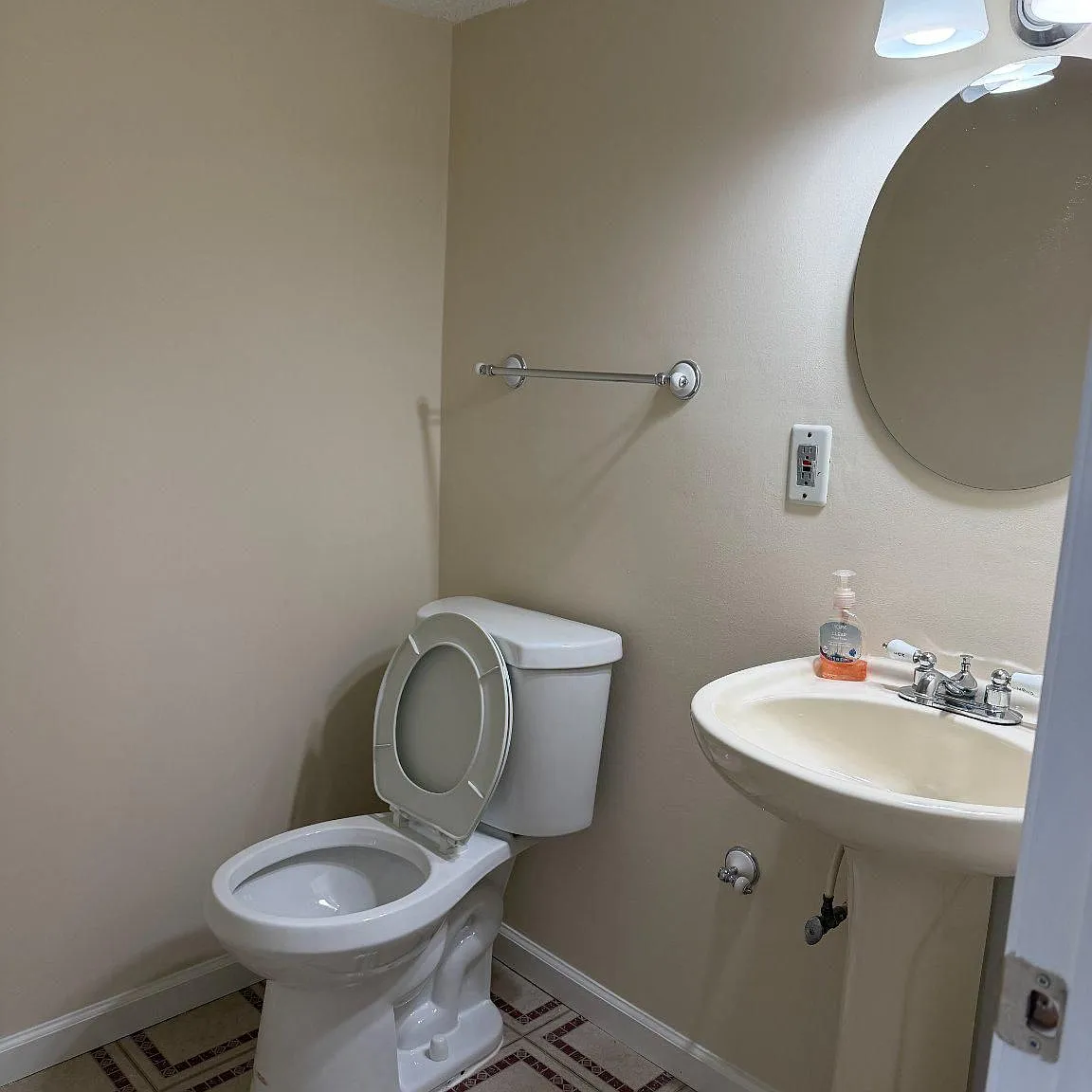 3 bed, 2.5 bath, 1664 sqft, $2,800 — Photo 3