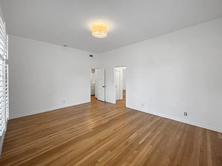 1220 N La Cienega Blvd #F2 — Photo 14