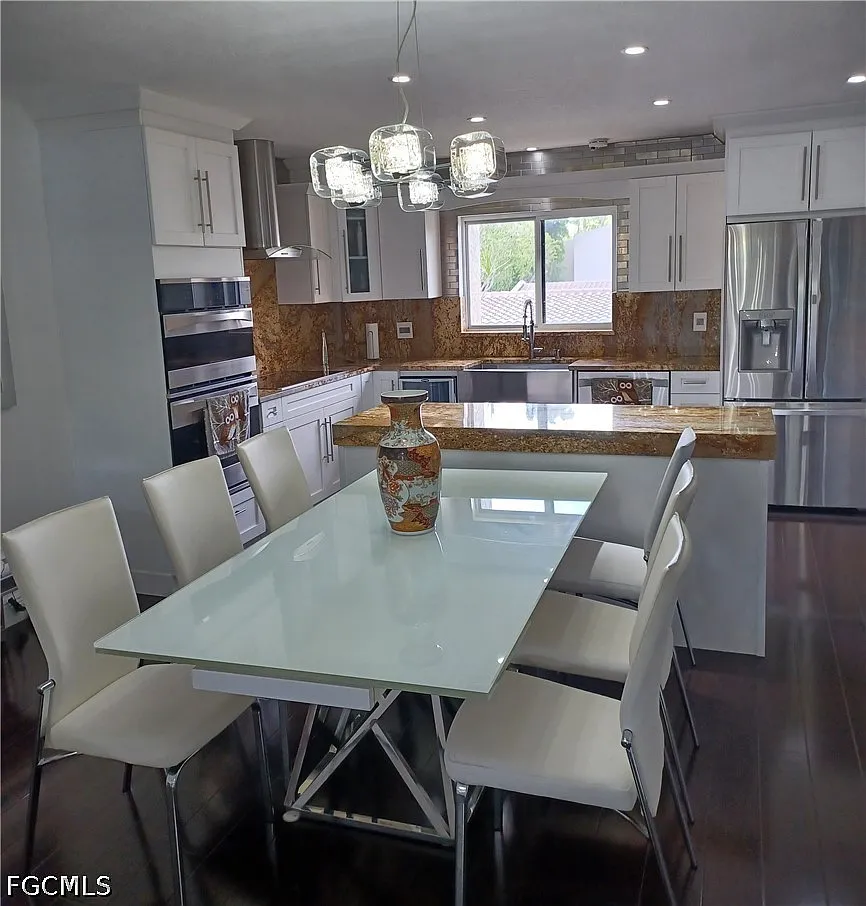 3 bed, 2.0 bath, 1572 sqft, $5,500 — Photo 1